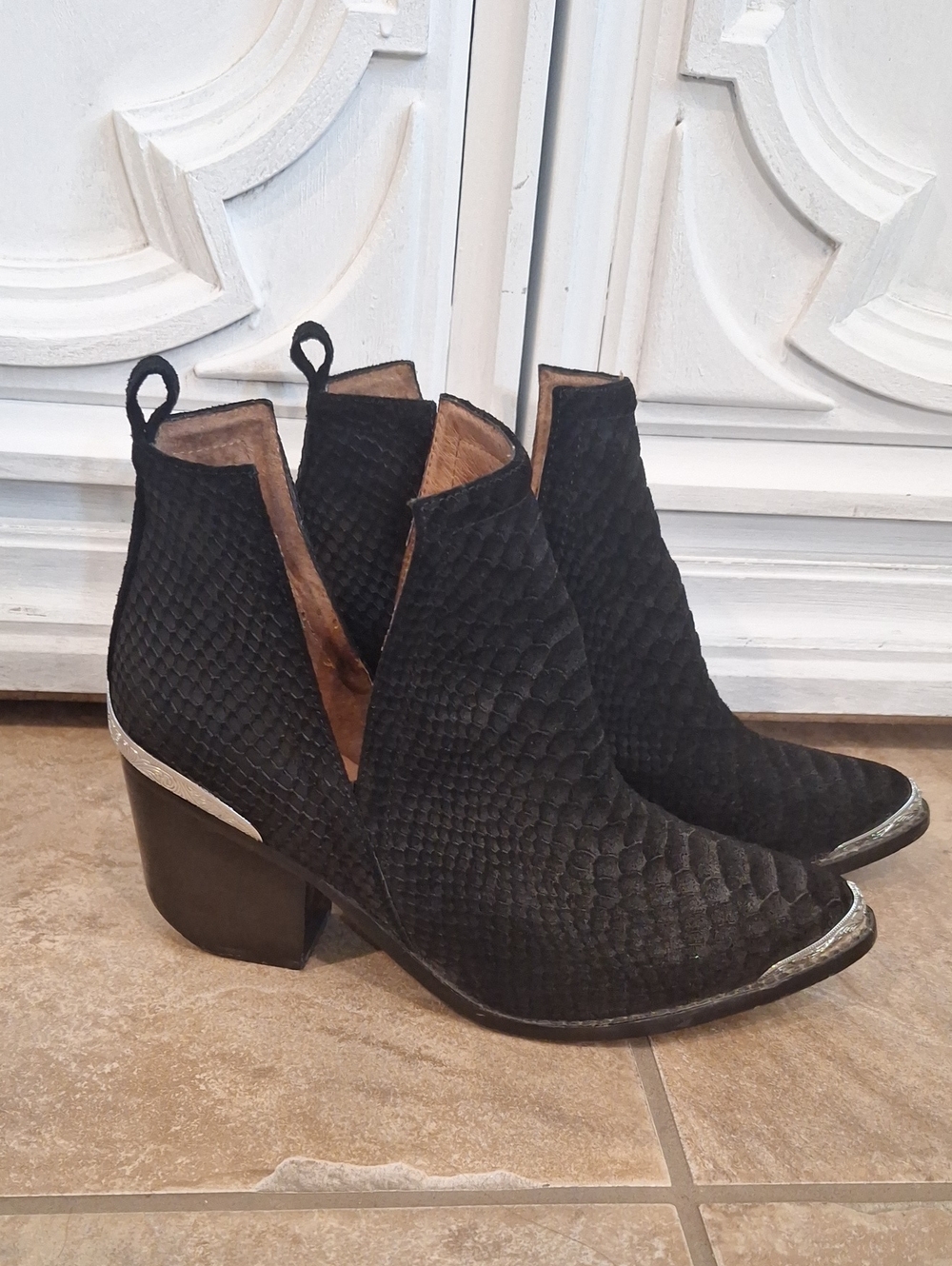 Jeffery CAMPBELL Black Textured Ankle Boots with Silver Accent SZ 9